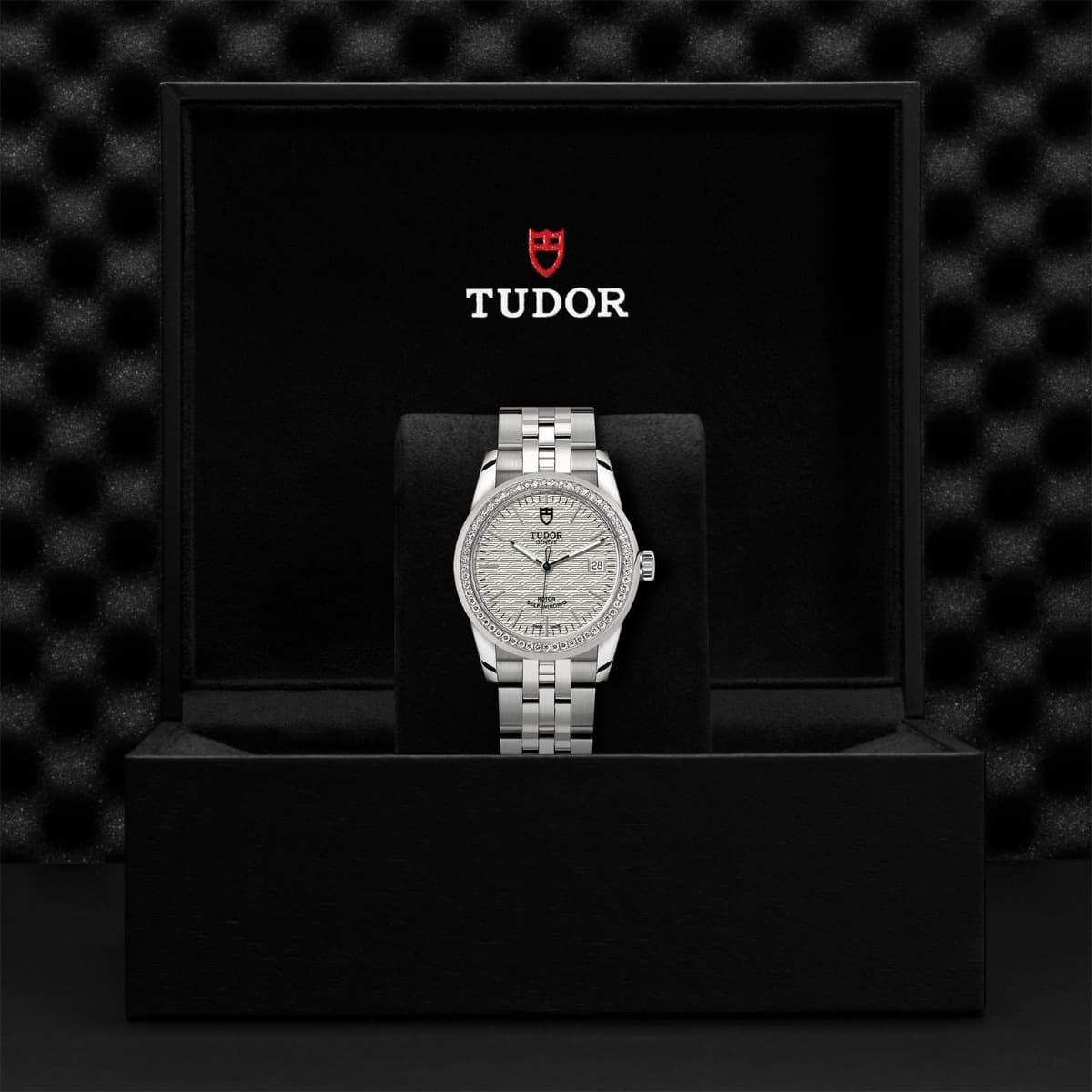 TUDOR Glamour Date 2