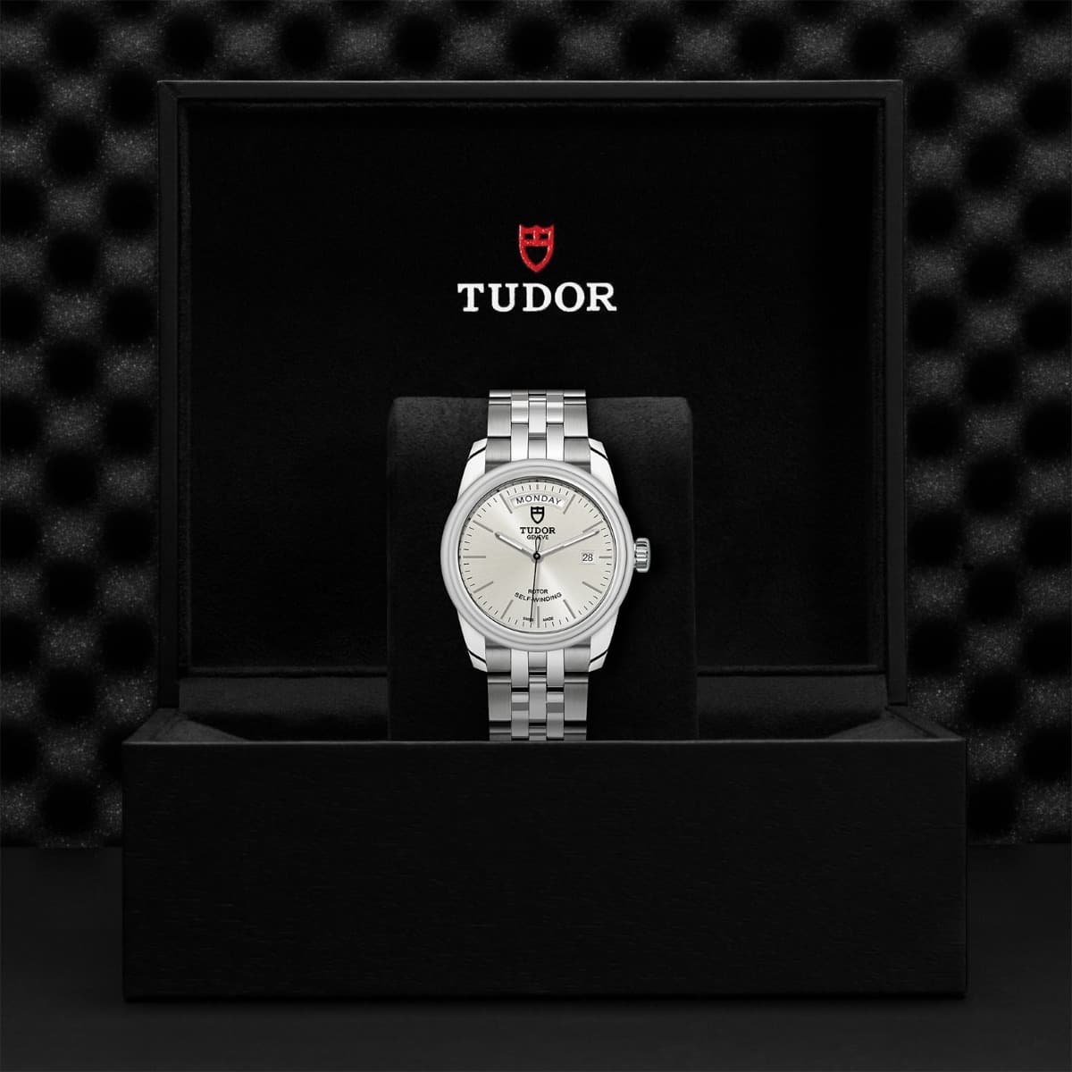 TUDOR Glamour Date+Day 2