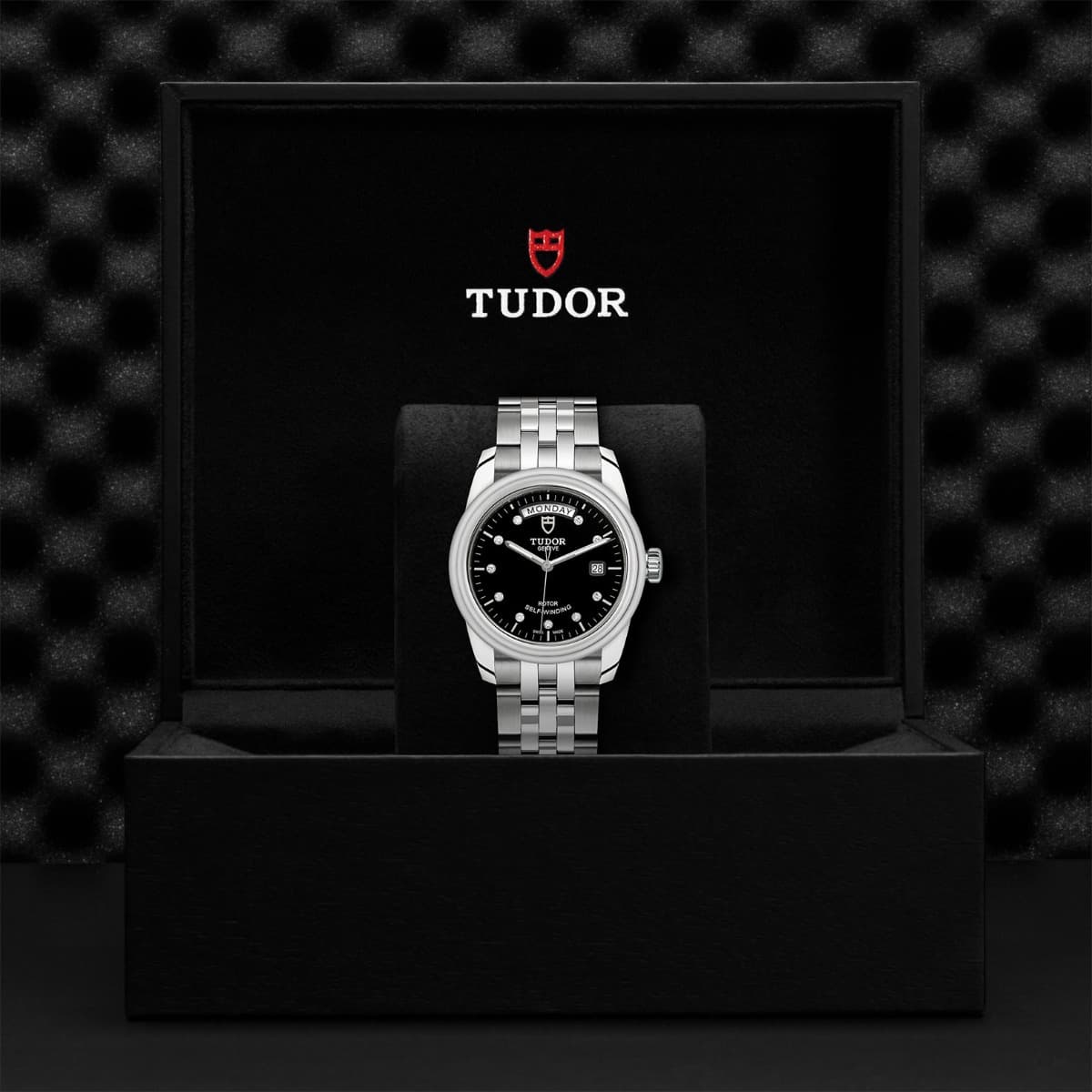 TUDOR Glamour Date+Day 4