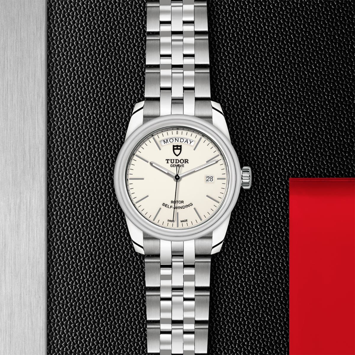 TUDOR Glamour Date+Day