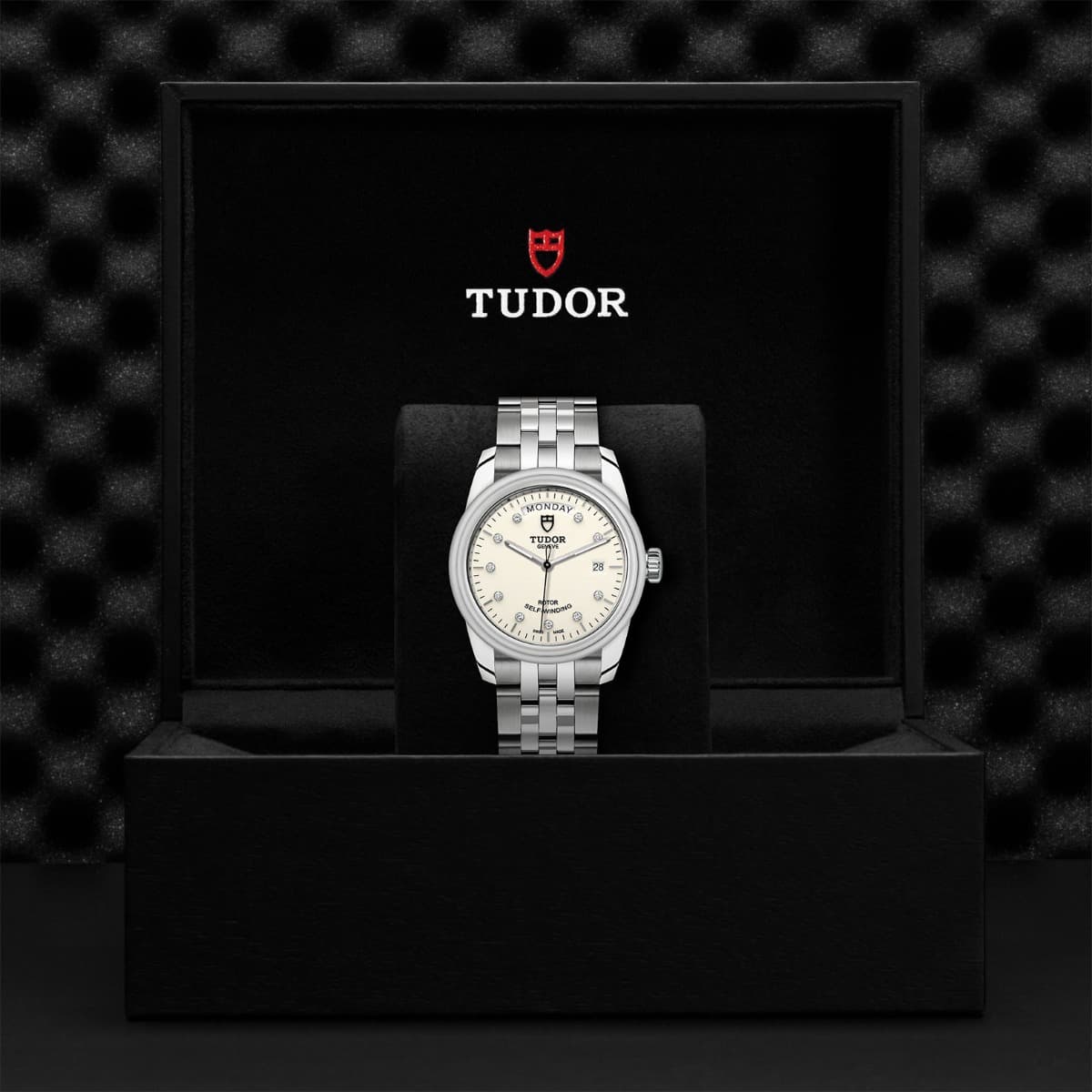 TUDOR Glamour Date+Day 2