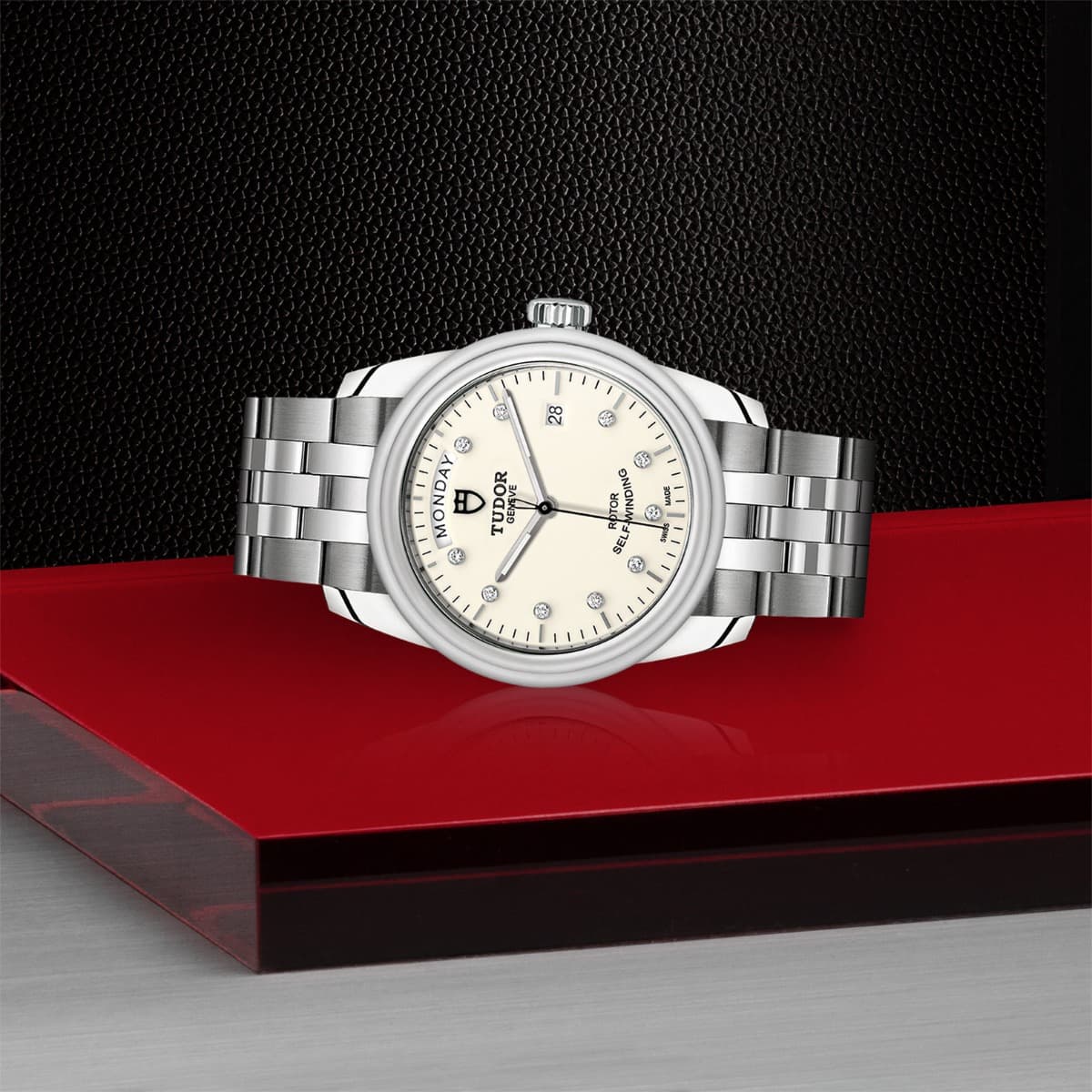 TUDOR Glamour Date+Day 3