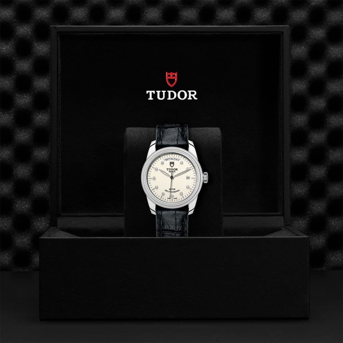 TUDOR Glamour Date+Day 2