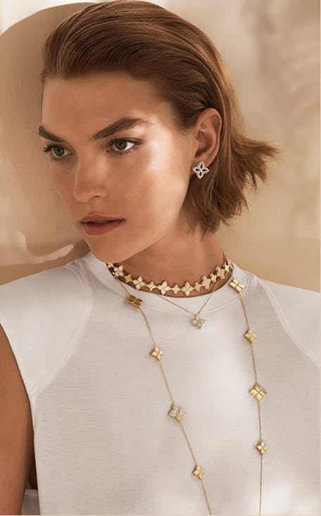 Roberto Coin model with yellow gold necklaces